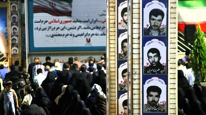 تصاویر/ روز عرفه در گلزار شهدای کرمان