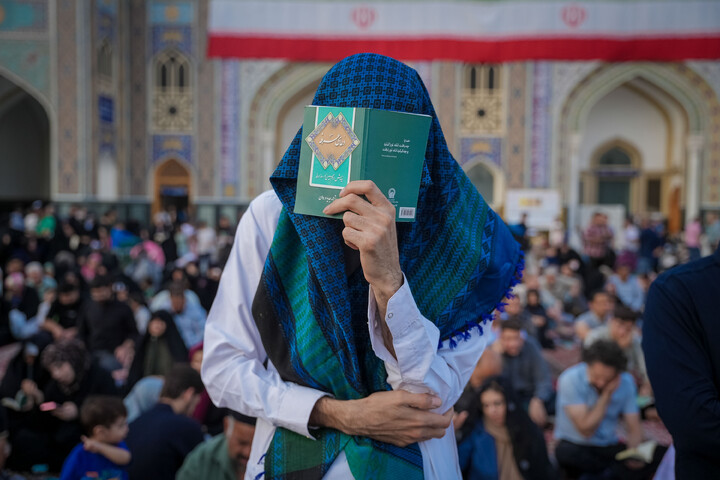 تصاویر/ قرائت دعای عرفه در حرم مطهر امام‌ رضا علیه‌السلام