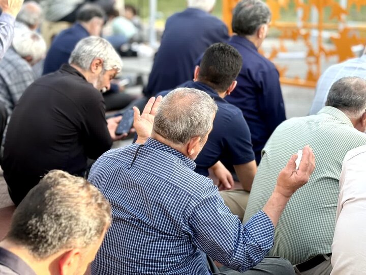 تصاویر/قرائت پر فیض دعای عرفه در کناز مزار شهید گمنام در اراک