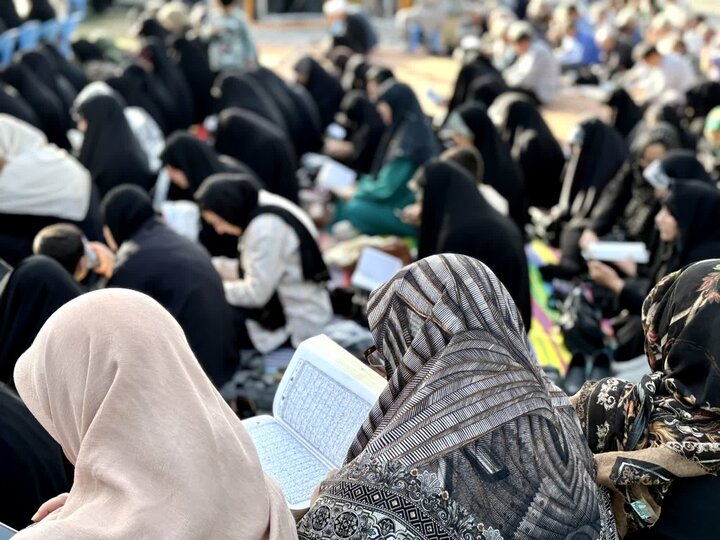 تصاویر/قرائت پر فیض دعای عرفه در کناز مزار شهید گمنام در اراک