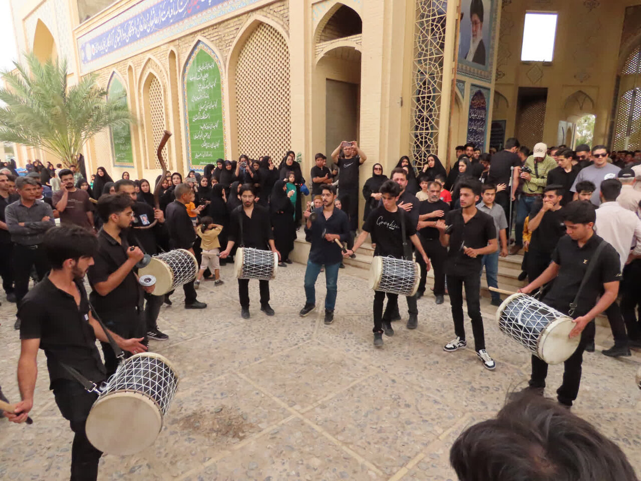 تصاویر/ تشییع پیکر شهید محمدمعراج نظری در گلزار شهدای شهرستان اردکان