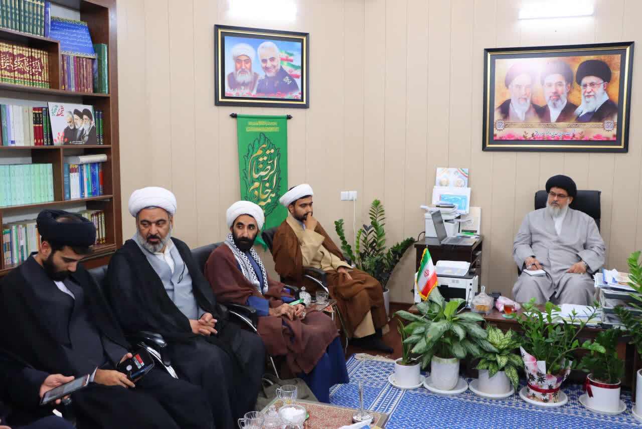 دیدار جمعی از روحانیون برگزار کننده طرح «میز گفتگو» با حجت الاسلام و المسلمین حسینی باقرآبادی امام جمعه شهرستان بافق+ تصاویر