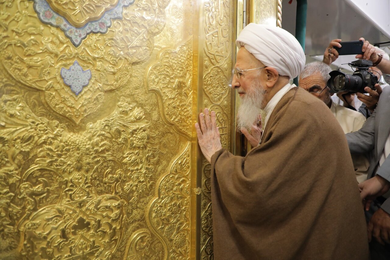 آیت اللہ العظمیٰ جوادی آملی: عرفہ کے دن دوسروں کے لیے دعا کریں