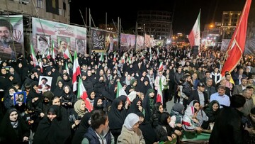 تصاویر/ هر شب ماکو؛ طنین بیعت با رهبری و حمایت از سربازان وطن