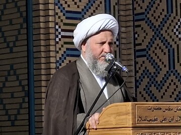 ندای الله اکبر مردم در میدان، دشمن را زمین گیر کرده است