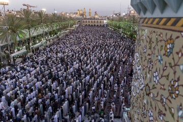 تصاویر/ اقامه نماز عید قربان در بین الحرمین کربلای معلی