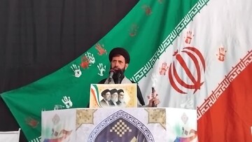 ملت ایران سرسوزنی عقب نشینی در قبال دشمن را نمی‌پذیرد