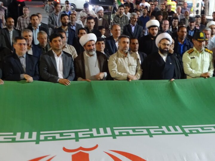 تصاویر/ طنین «الله‌اکبر» در چهاربرج؛ بیعت سراسری جوانان دهه نودی با رهبری در میدان امام خمینی (ره)