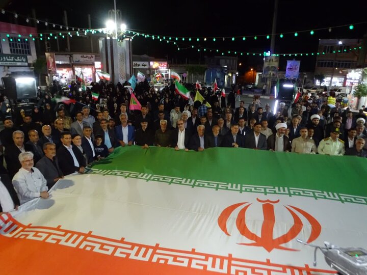 تصاویر/ طنین «الله‌اکبر» در چهاربرج؛ بیعت سراسری جوانان دهه نودی با رهبری در میدان امام خمینی (ره)
