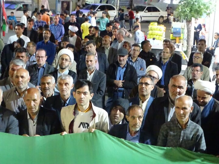 تصاویر/ طنین «الله‌اکبر» در چهاربرج؛ بیعت سراسری جوانان دهه نودی با رهبری در میدان امام خمینی (ره)