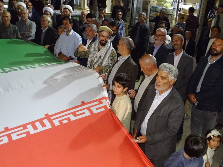 تصاویر/ طنین «الله‌اکبر» در چهاربرج؛ بیعت سراسری جوانان دهه نودی با رهبری در میدان امام خمینی (ره)