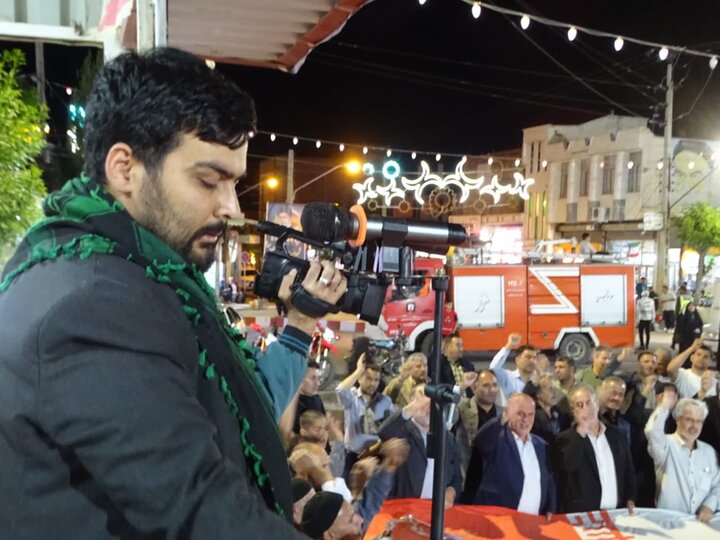 تصاویر/ طنین «الله‌اکبر» در چهاربرج؛ بیعت سراسری جوانان دهه نودی با رهبری در میدان امام خمینی (ره)