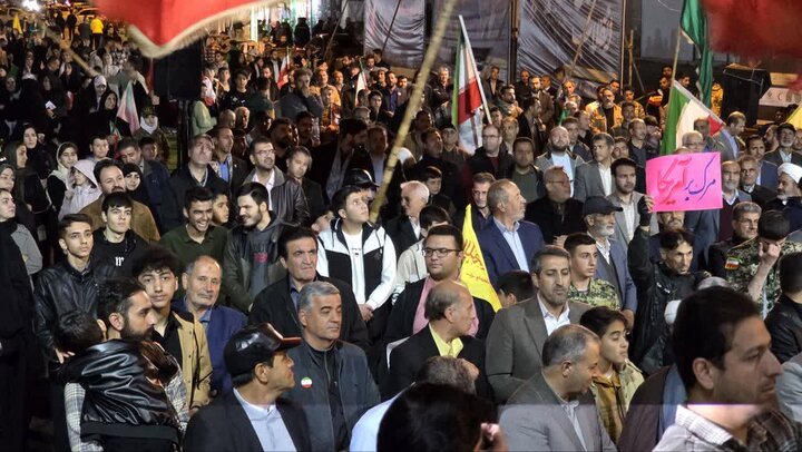 تصاویر/ هر شب ماکو؛ طنین بیعت با رهبری و حمایت از سربازان وطن