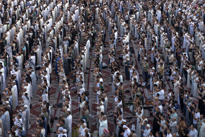 اقامه نماز عید قربان در بین الحرمین کربلای معلی