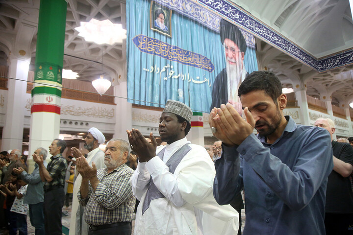 تصاویر/ نماز عید سعید قربان در حرم مطهر حضرت معصومه (س)