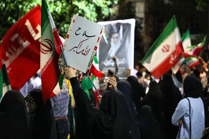 تصاویر / اجتماع مردمی «شب‌های اقتدار» مردم خداجوی شهر سمنان