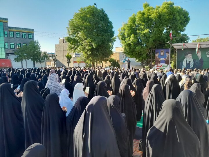 تصاویر / اقامه نماز عید سعید قربان در شهرستان‌های استان همدان