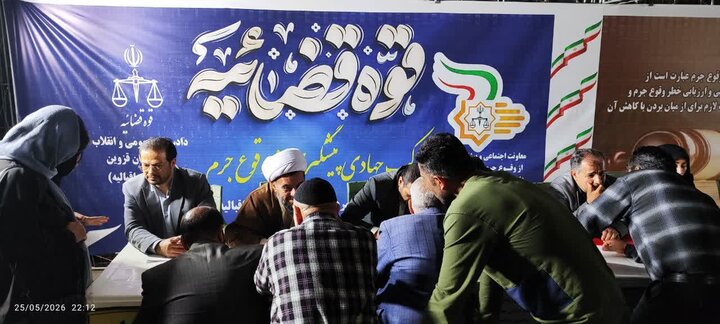تصاویر / اجتماع مردم شهر اقبالیه در شب هشتاد وهشتمین با برگزاری میز مشاوره