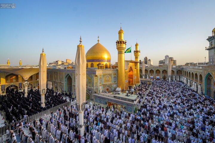 المؤمنون يُحيون صلاة عيد الأضحى في الحرم العلوي المطهر