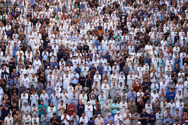 المؤمنون يُحيون صلاة عيد الأضحى في الحرم العلوي المطهر