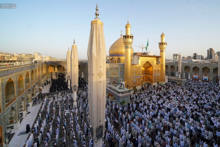 المؤمنون يُحيون صلاة عيد الأضحى في الحرم العلوي المطهر