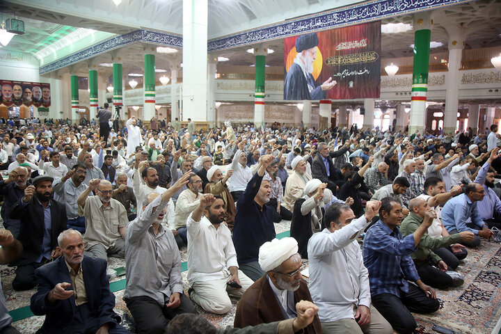 شکوه بندگی در نماز عید سعید قربان حرم حضرت معصومه (س)