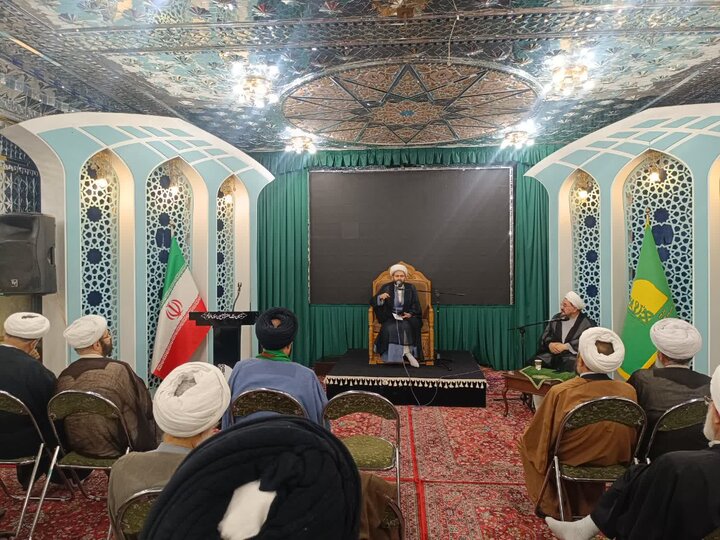 تصاویر/ نشست مبلغان و خطبای تهران در امامزاده صالح (ع)