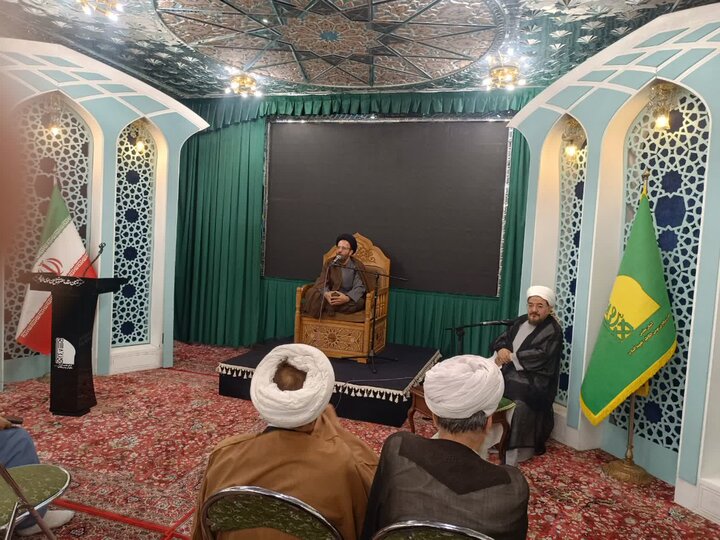تصاویر/ نشست مبلغان و خطبای تهران در امامزاده صالح (ع)