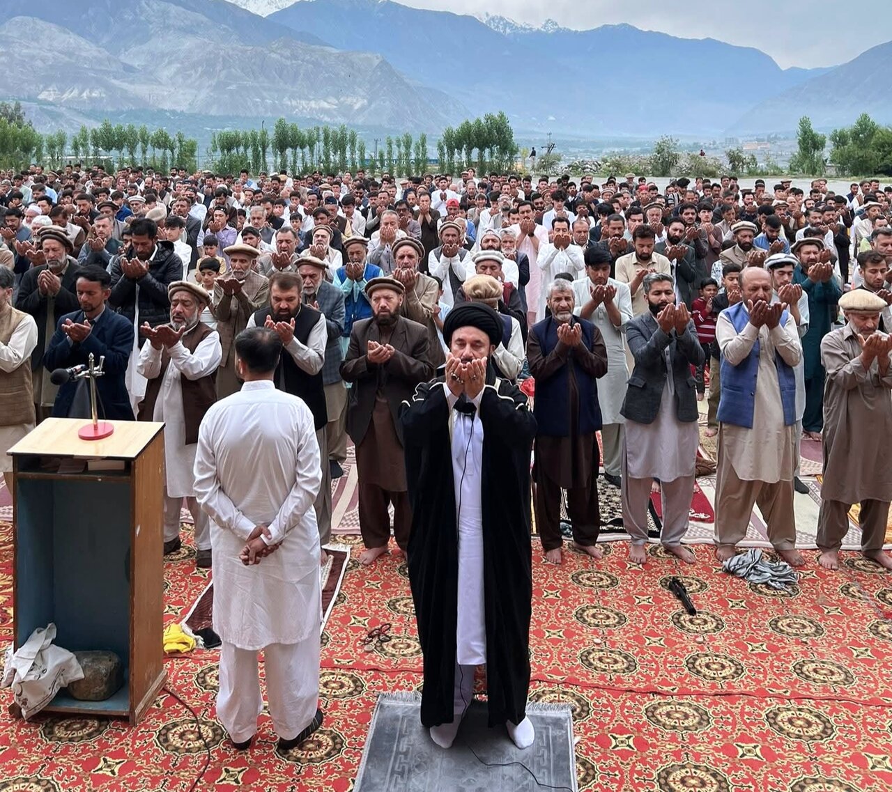 گلگت؛ عید الاضحٰی کی روح پرور نمازِ جماعت: عیدالاضحیٰ کا پیغام ایثار، عدل، باہمی احترام اور اجتماعی ذمہ داری کی ادائیگی ہے، آقا سید راحت حسین الحسینی