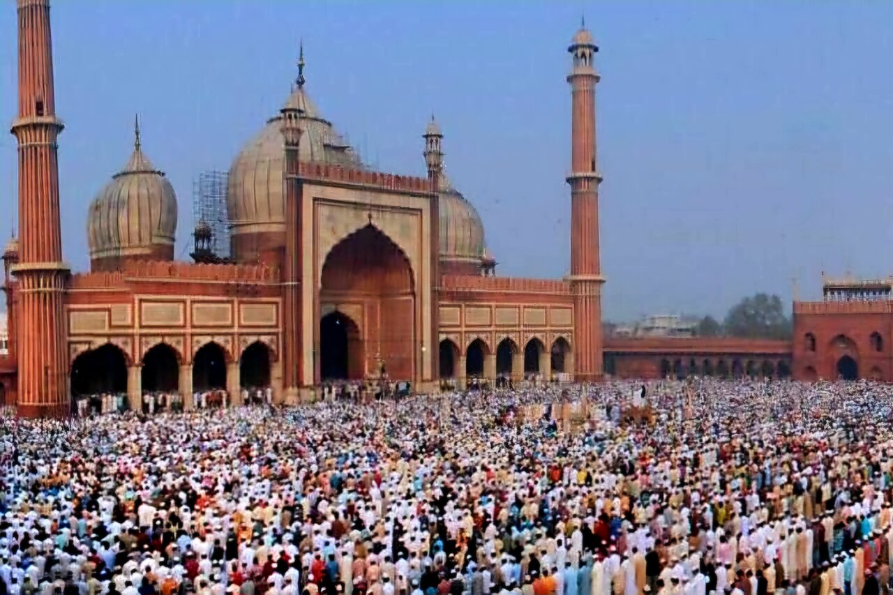 پاکستان بھر میں عید الاضحٰی مذہبی جوش و خروش سے منائی جا رہی ہے