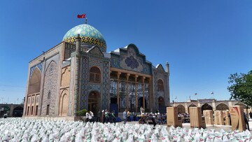 تصاویر / اهـدا ٢٠٠٠ بسته معیشتی در طرح مواسات و ۱۴ سری جهیزیه به زوج های جوان