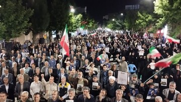 فیلم| شعارهای حماسی مردمی میاندوآب در دفاع از نظام اسلامی در هشتاد و هشتمین شب از شب های اقتدار