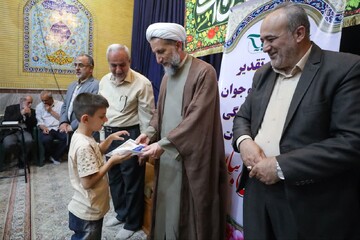 تصاویر / مراسم تجلیل از قاریان نوجوان وجوان با حضور امام جمعه قزوین