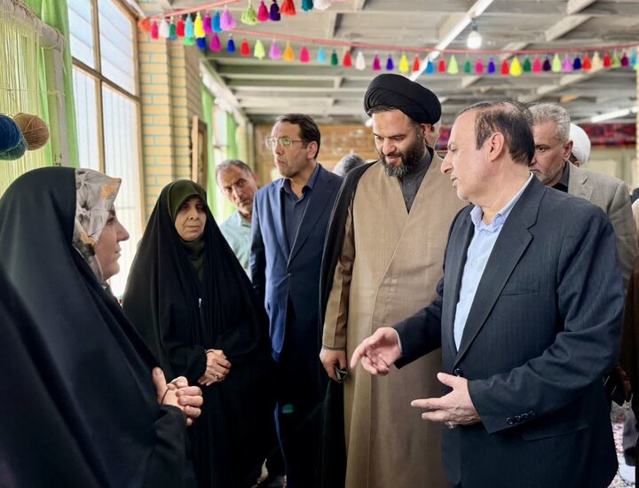 تصاویر / اهدا 300 بسته معیشتی در شهرهای تاکستان ،نرجه ،اسفرورین وتاکستان با حضور معاون فرهنگی واجتماعی سازمان اوقاف کشور