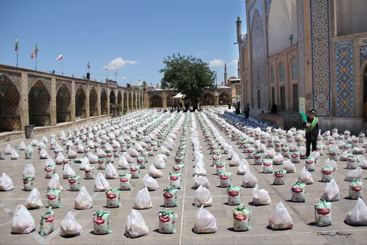 تصاویر / اهدا 300 بسته معیشتی در شهرهای تاکستان ،نرجه ،اسفرورین وتاکستان با حضور معاون فرهنگی واجتماعی سازمان اوقاف کشور