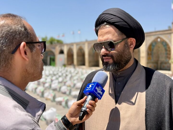 تصاویر / اهدا 300 بسته معیشتی در شهرهای تاکستان ،نرجه ،اسفرورین وتاکستان با حضور معاون فرهنگی واجتماعی سازمان اوقاف کشور