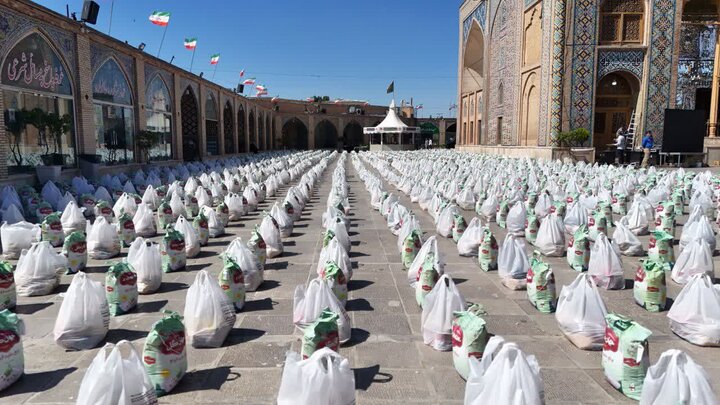 تصاویر / اهدا 300 بسته معیشتی در شهرهای تاکستان ،نرجه ،اسفرورین وتاکستان با حضور معاون فرهنگی واجتماعی سازمان اوقاف کشور