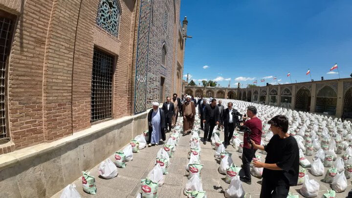 تصاویر / اهدا 300 بسته معیشتی در شهرهای تاکستان ،نرجه ،اسفرورین وتاکستان با حضور معاون فرهنگی واجتماعی سازمان اوقاف کشور