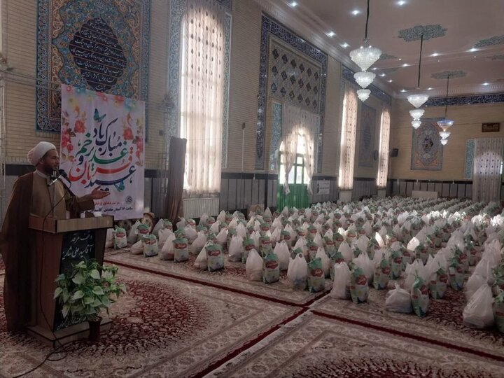 تصاویر / اهدا 300 بسته معیشتی در شهرهای تاکستان ،نرجه ،اسفرورین وتاکستان با حضور معاون فرهنگی واجتماعی سازمان اوقاف کشور