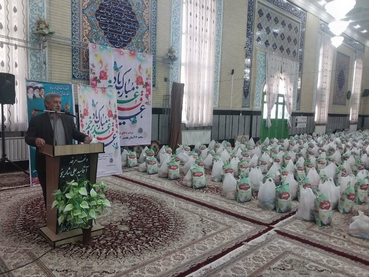 تصاویر / اهدا 300 بسته معیشتی در شهرهای تاکستان ،نرجه ،اسفرورین وتاکستان با حضور معاون فرهنگی واجتماعی سازمان اوقاف کشور