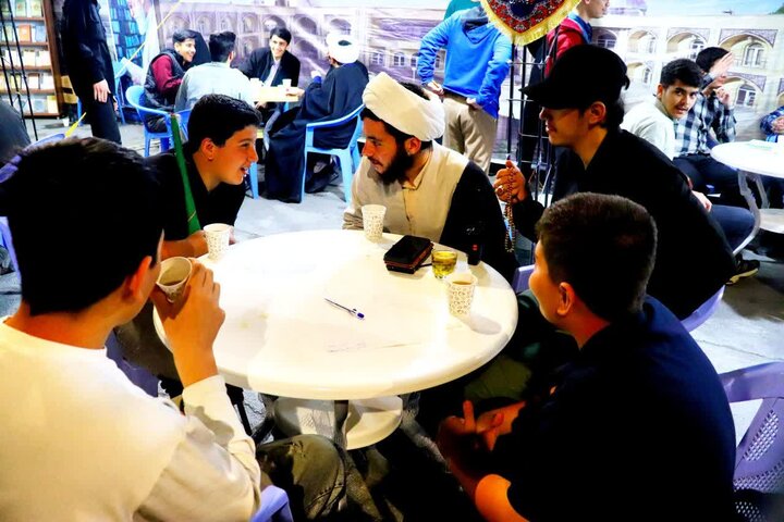 تصاویر/ استمرار فعالیت موکب مردمی مدرسه علمیه امام خامنه ای ارومیه در تجمعات مردمی