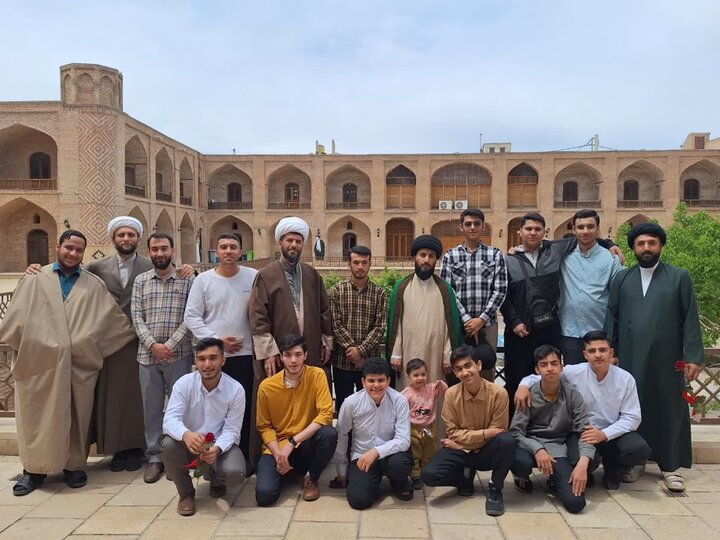 تصاویر /  موکب فعالیتهای تبلیغی وتبیینی طلاب مدرسه علمیه صالحیه قزوین