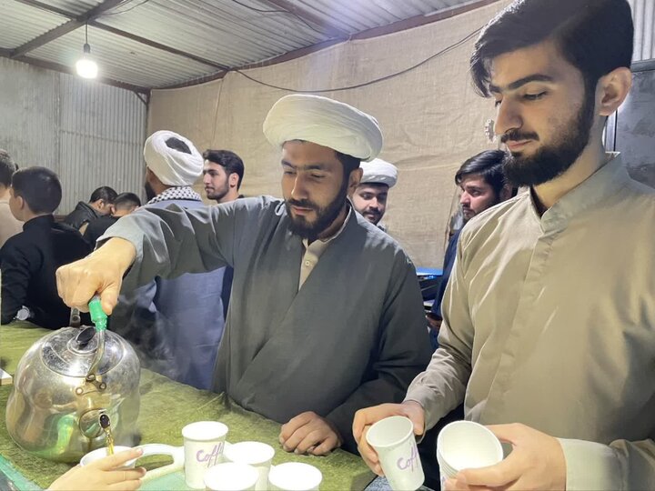 تصاویر/ استمرار فعالیت موکب فرهنگی تبیینی و پذیرایی مدرسه علمیه امام رضا علیه‌السلام شهرستان میاندوآب
