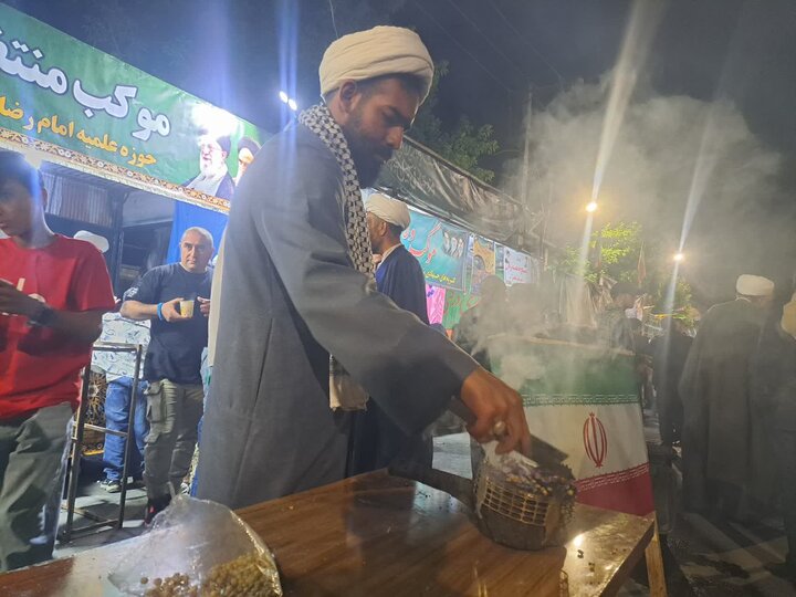 تصاویر/ استمرار فعالیت موکب فرهنگی تبیینی و پذیرایی مدرسه علمیه امام رضا علیه‌السلام شهرستان میاندوآب