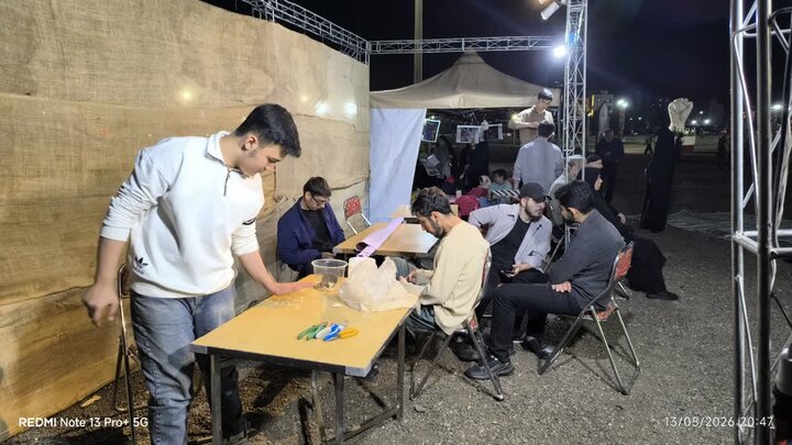 تصاویر /  برگزاری موکب جذب حوزه و موکب فرهنگی، غرفه سینما بینش قائد امت همراه با تجمع مردمی مقابل مصلی قزوین (مهدیه) از طرف اساتید وطلاب مدرسه علمیه شیخ الاسلام قزوین