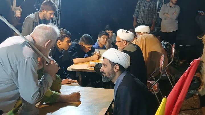 تصاویر /  برگزاری موکب جذب حوزه و موکب فرهنگی، غرفه سینما بینش قائد امت همراه با تجمع مردمی مقابل مصلی قزوین (مهدیه) از طرف اساتید وطلاب مدرسه علمیه شیخ الاسلام قزوین