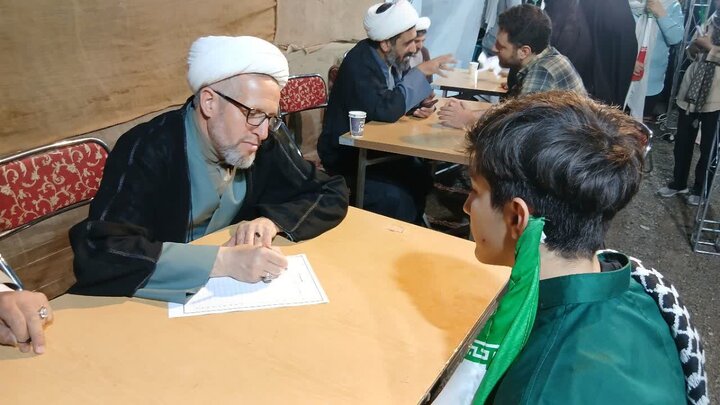 تصاویر /  برگزاری موکب جذب حوزه و موکب فرهنگی، غرفه سینما بینش قائد امت همراه با تجمع مردمی مقابل مصلی قزوین (مهدیه) از طرف اساتید وطلاب مدرسه علمیه شیخ الاسلام قزوین