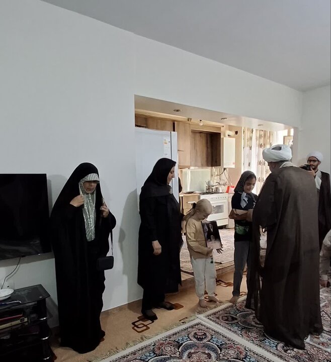تصاویر / دیدار مدیر حوزه علمیه خواهران استان قزوین با خانواده شهدای جنگ رمضان