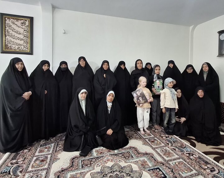 تصاویر / دیدار مدیر حوزه علمیه خواهران استان قزوین با خانواده شهدای جنگ رمضان
