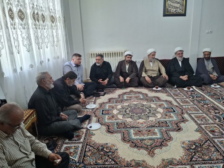 تصاویر / دیدار مدیر حوزه علمیه خواهران استان قزوین با خانواده شهدای جنگ رمضان